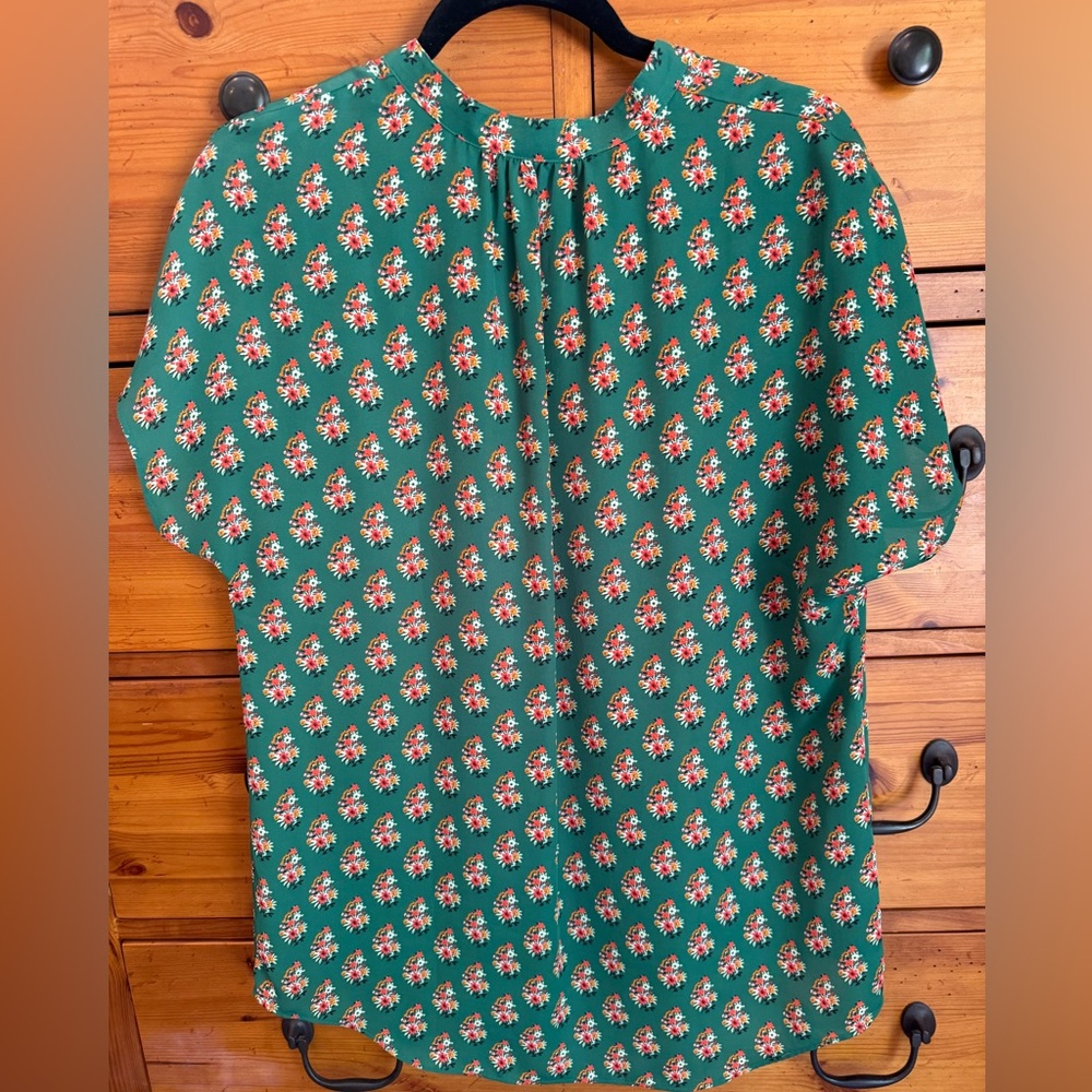 CAbi Style 3252 Stevie Green Floral Blouse Top Notch Neck - Picture 5 of 7